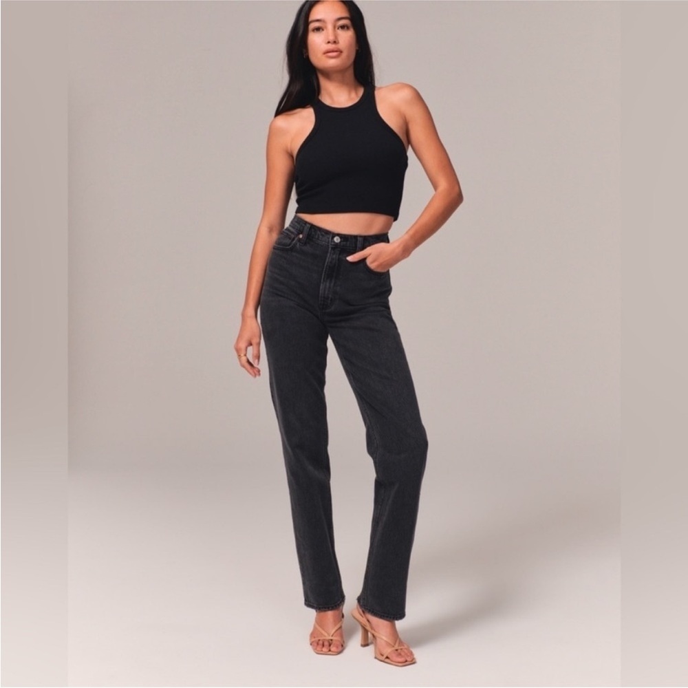 Abercrombie & Fitch
Ultra High Rise 90s Straight
Jean, Black, size 30